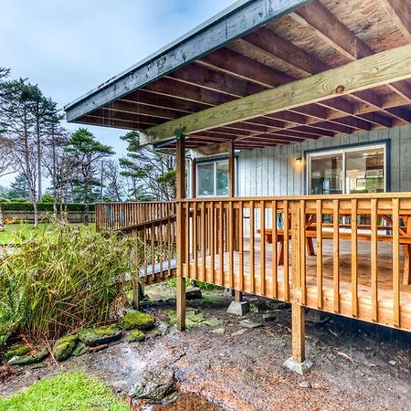 Hats House Coos Bay Exterior photo