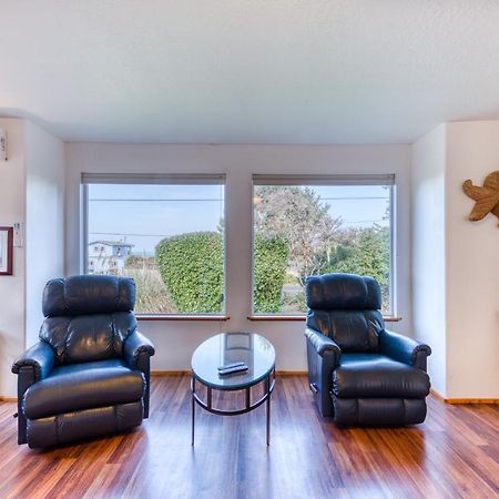 Hats House Coos Bay Exterior photo