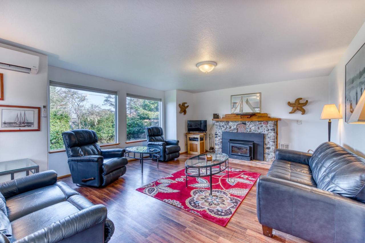Hats House Coos Bay Exterior photo