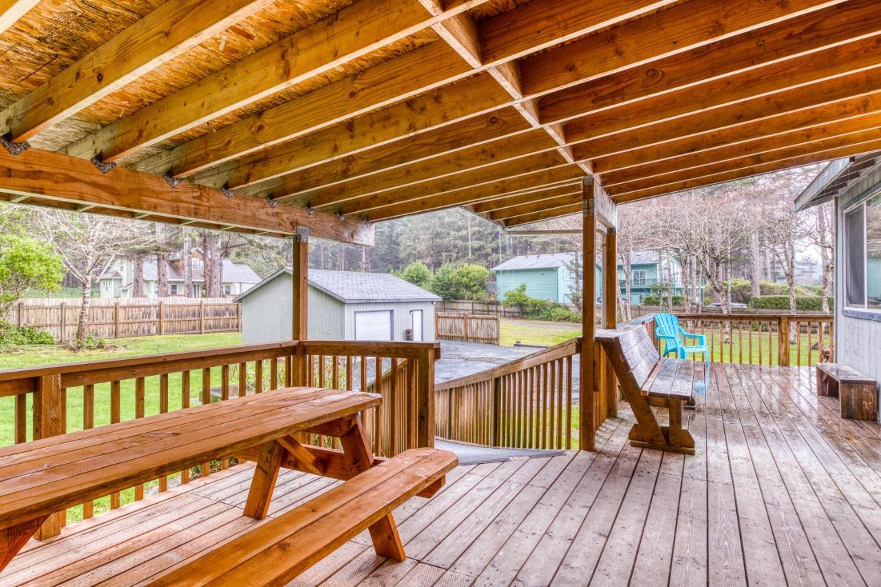 Hats House Coos Bay Exterior photo
