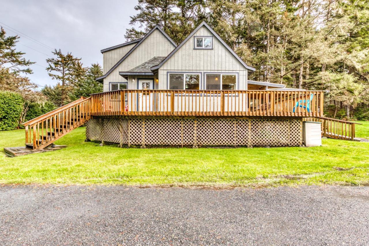 Hats House Coos Bay Exterior photo