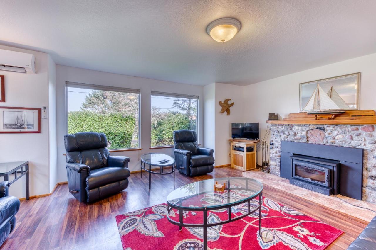 Hats House Coos Bay Exterior photo